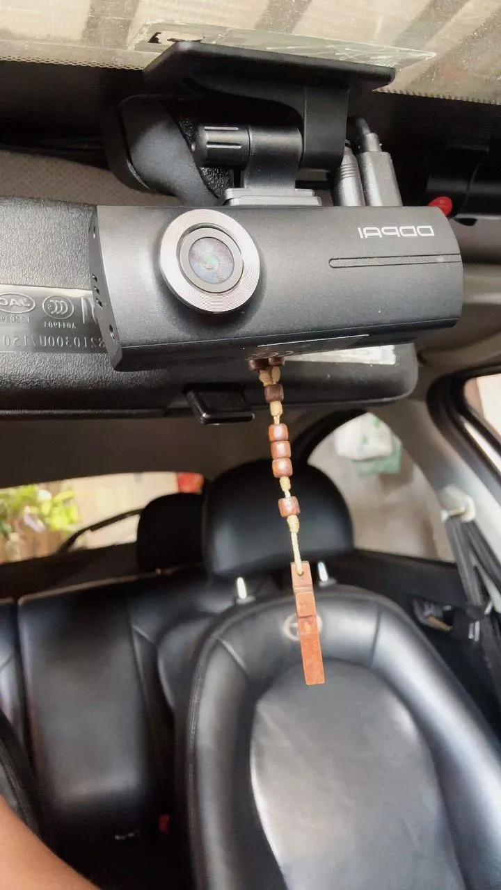 Foto de cliente da câmera veicular DDPAI N1 Dual 4